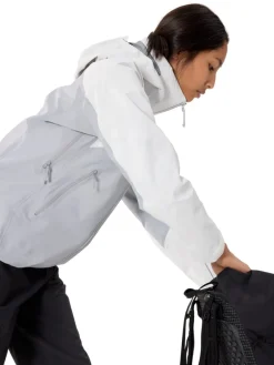 Arc'teryx Women's Beta AR Jacket Arctic Silk / Solitude Ii