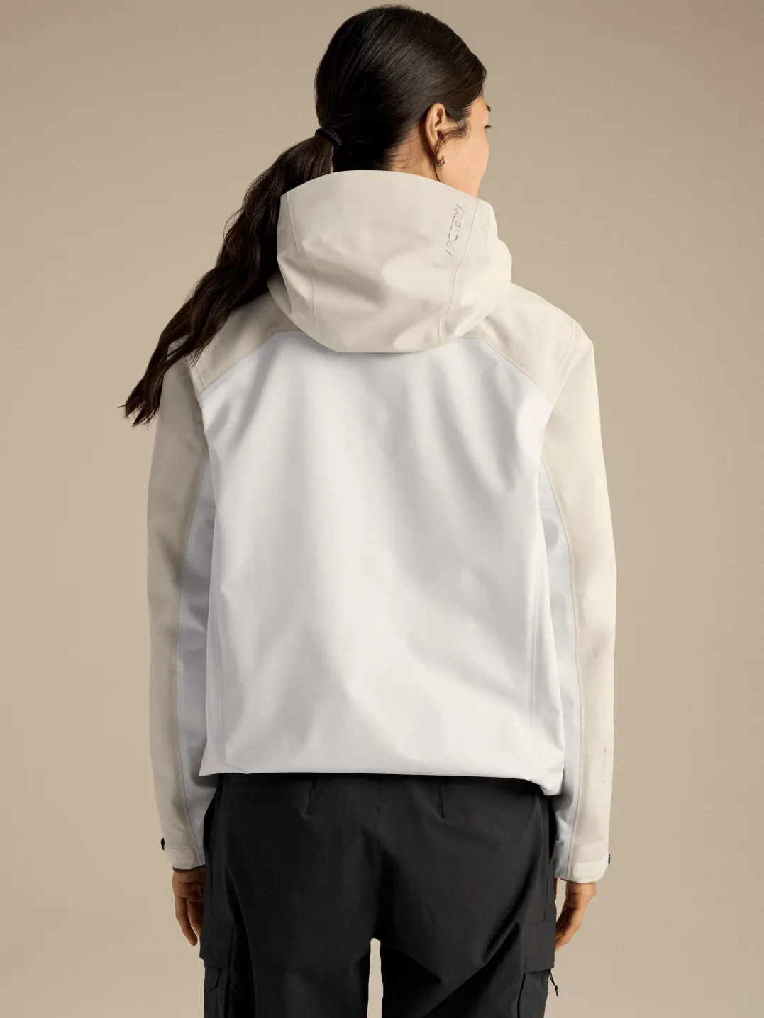 Arc'teryx Women's Beta Jacket Sea Salt/Arctic Silk