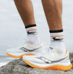Darn Tough Frontrunner Micro Crew Ultra-Lightweight With Cush M White
