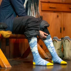 Darn Tough Women's Yeti Over-the-Calf Lightweight Ski & Snowboard Sock No Cushion Midnight