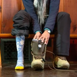 Darn Tough Women's Yeti Over-the-Calf Lightweight Ski & Snowboard Sock No Cushion Midnight