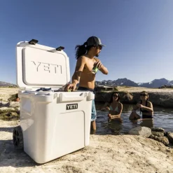 .he{margin-bottom:16px}Yeti Roadie 48 Wheeled Cool Box White