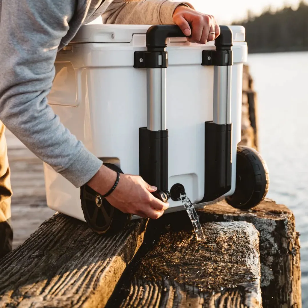 .he{margin-bottom:16px}Yeti Roadie 48 Wheeled Cool Box White