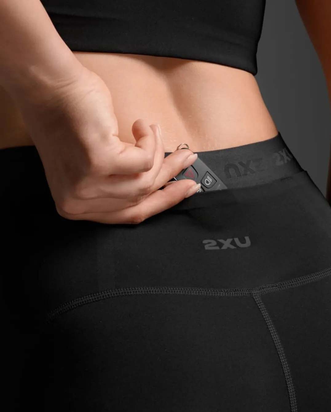 .hj{margin-bottom:16px}2XU Women's Form Stash Hi-Rise Compression Tights Black/black1