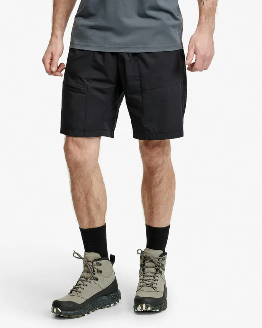 .ia{margin-bottom:16px}Lundhags Men's Tived Light Windbreaker Shorts Black