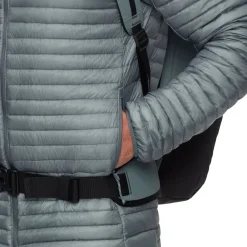Mammut Broad Peak Light In Hooded Jacket Men Strata