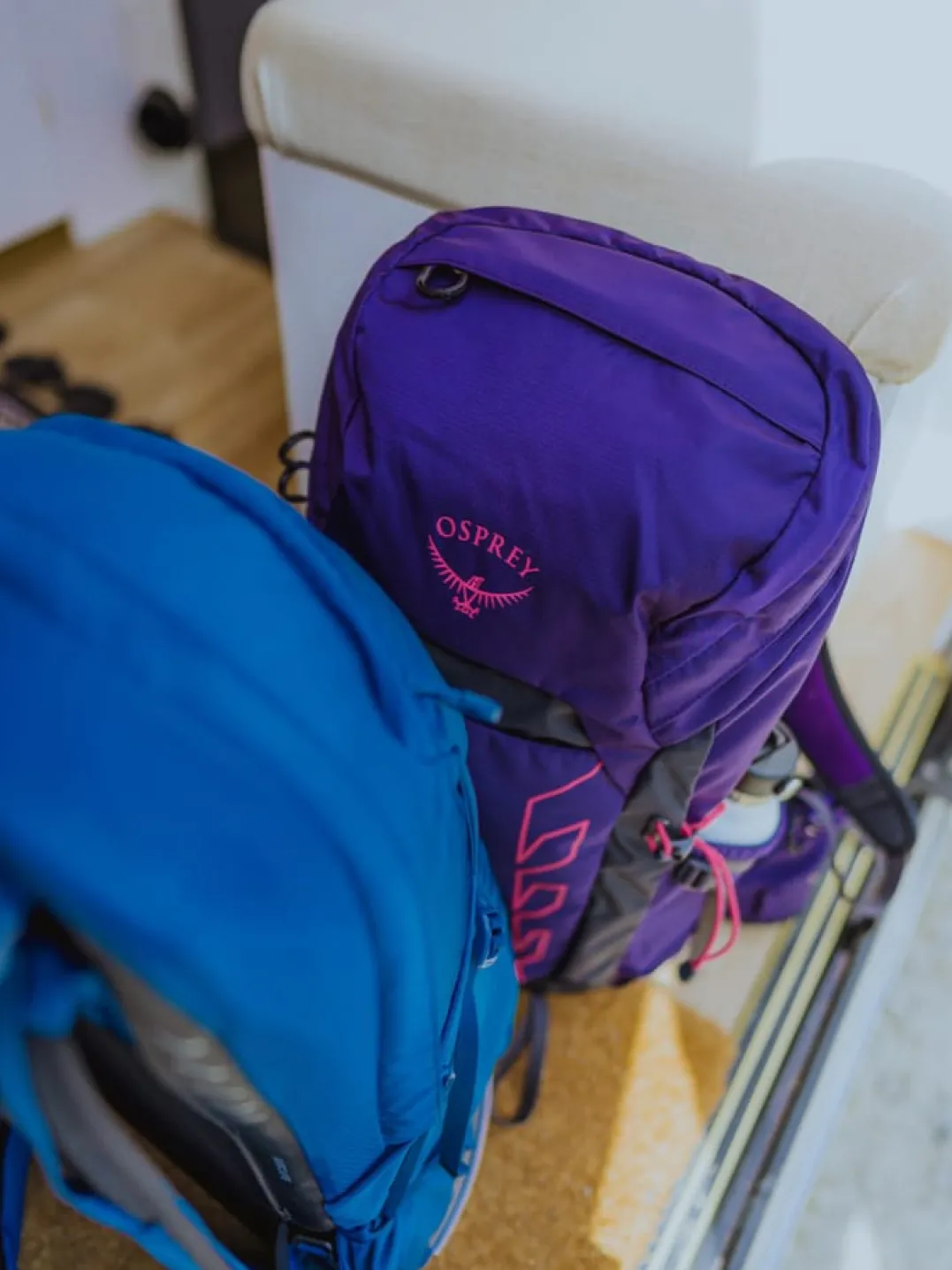 Osprey Tempest 26 Deep Fig/hotspot Pink