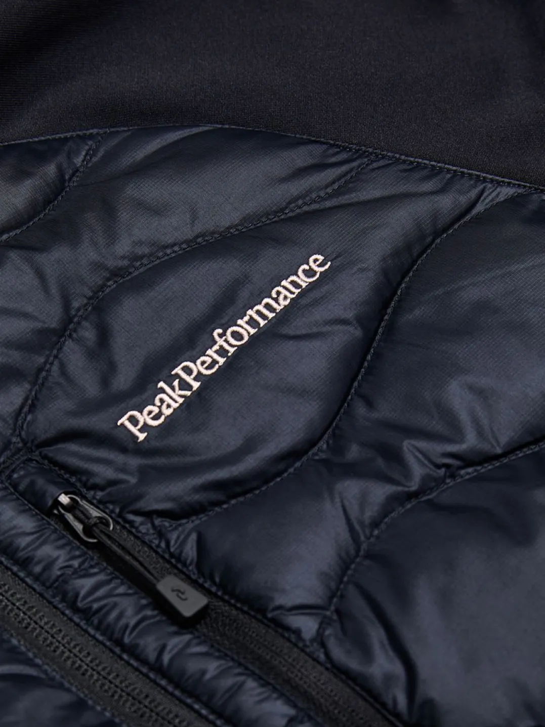 Peak Performance W Helium Down Hybrid Jacket Black