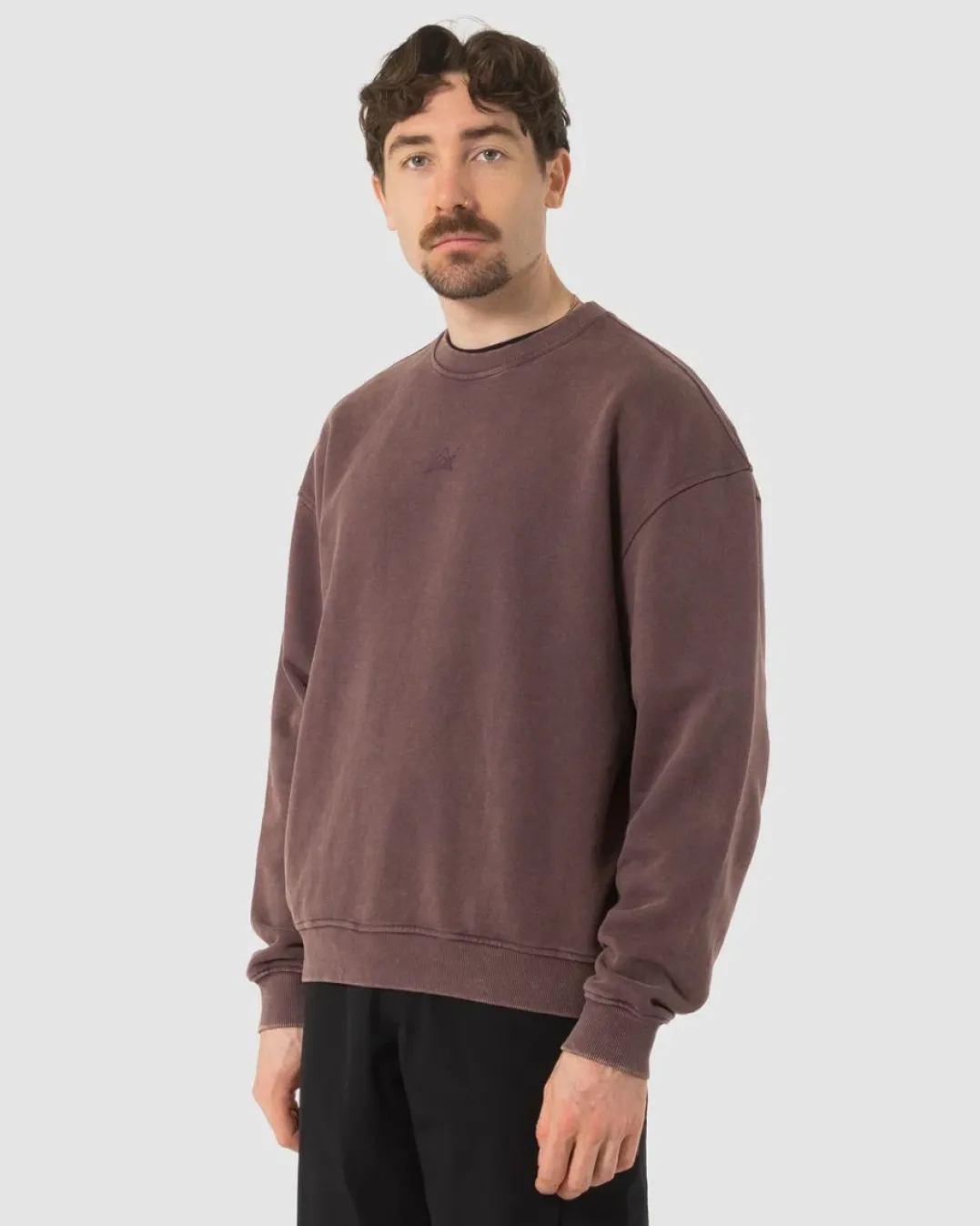 Rúngne Project Crewneck Aubergine