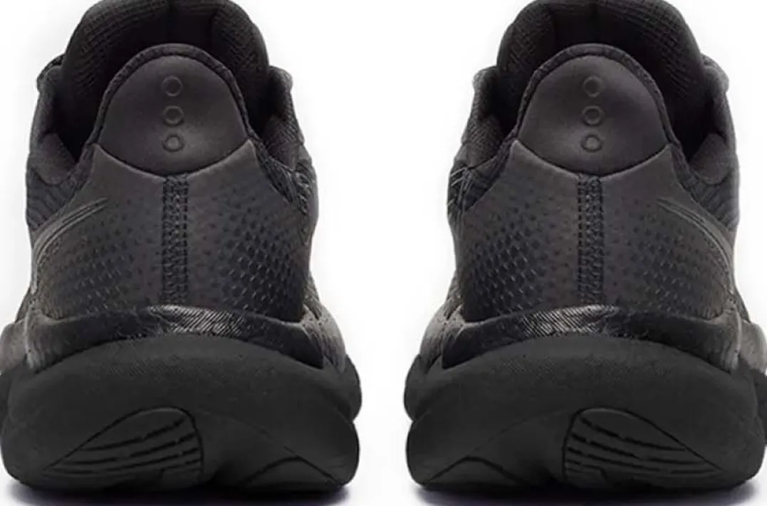 Saucony Women’s Triumph 23 GORE-TEX Triple Black