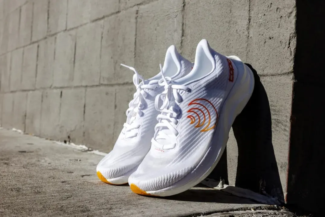 Topo Athletic Cyclone 3 M White / Sunset