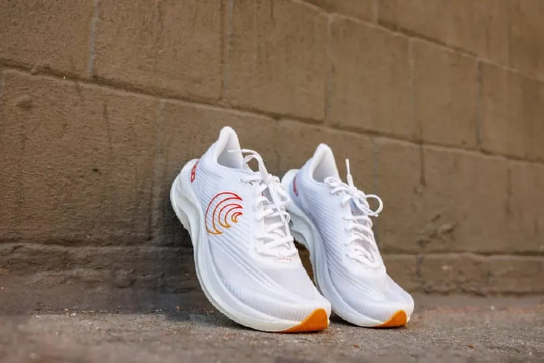 Topo Athletic Cyclone 3 M White / Sunset