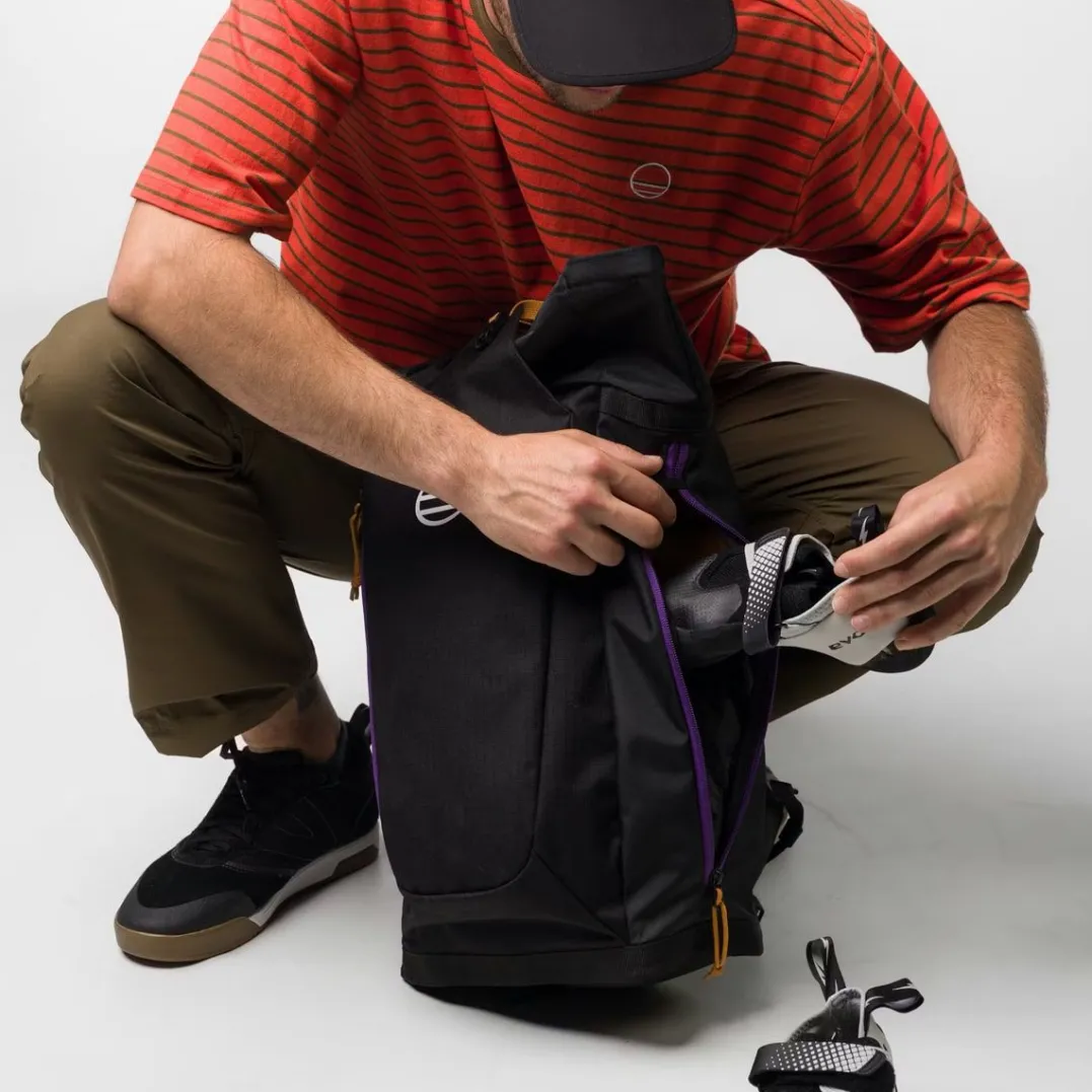 WildCountry Base Hauler 25 Backpack Black