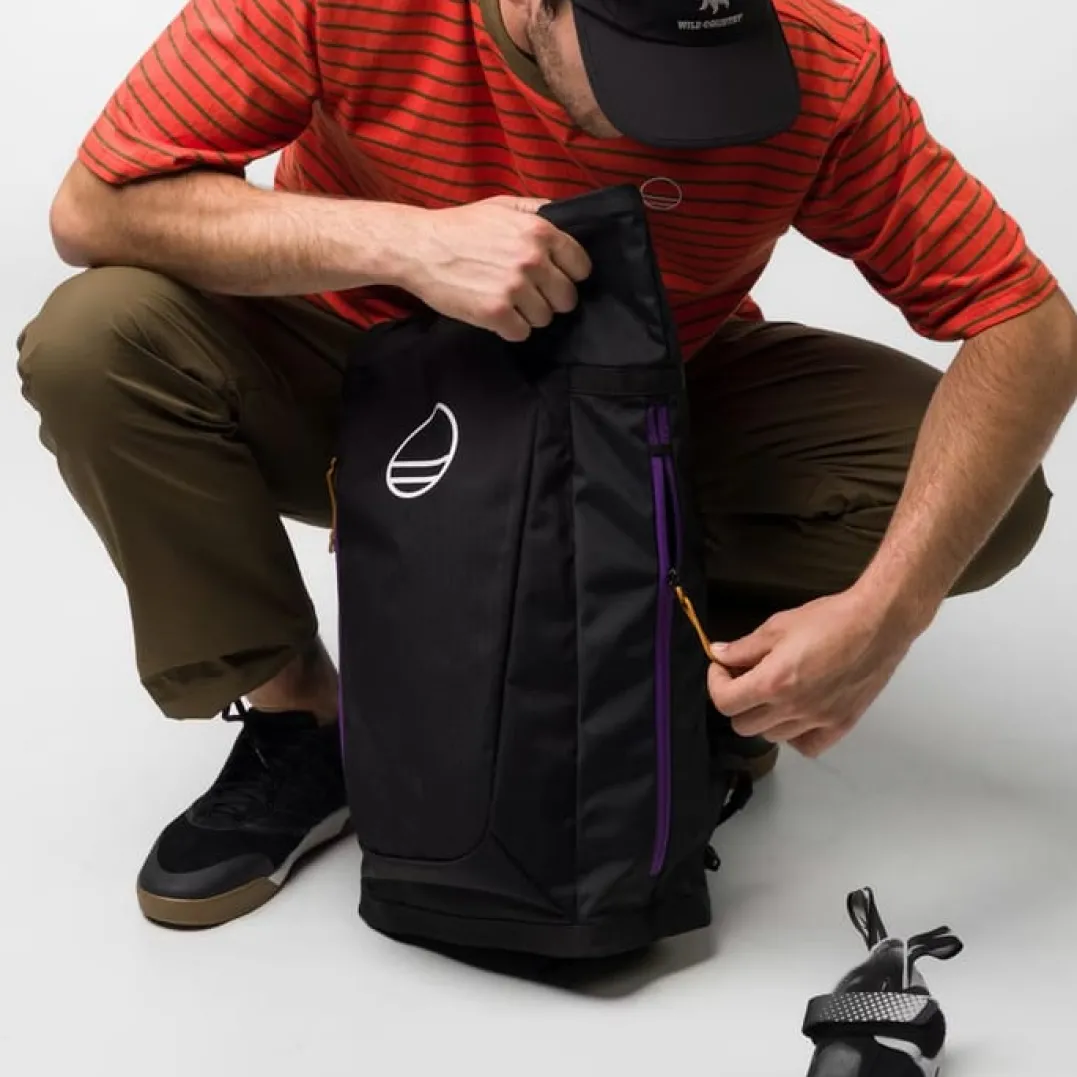 WildCountry Base Hauler 25 Backpack Black