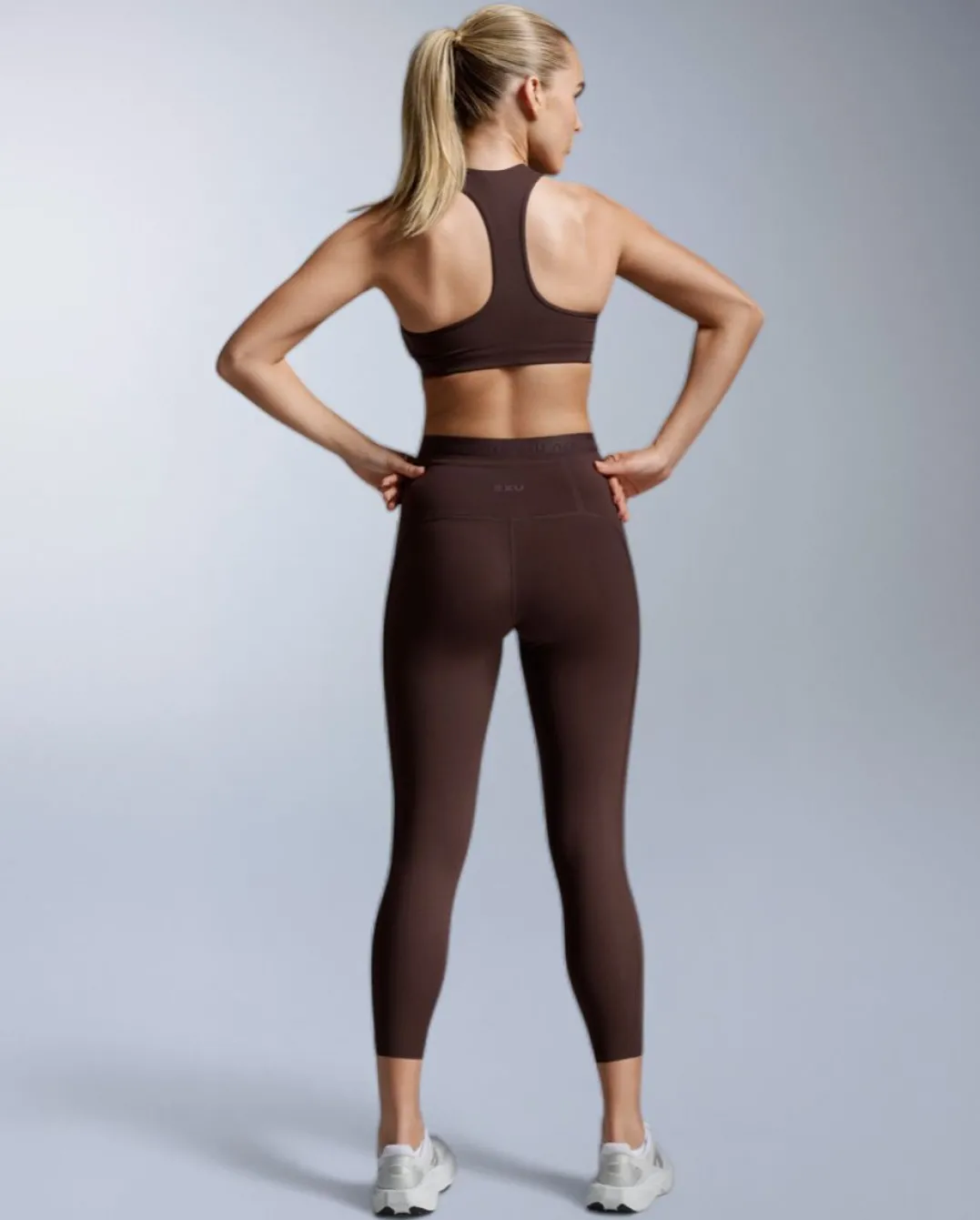 2XU Women'S Form Racerback Medium Impact Bra Bark/bark
